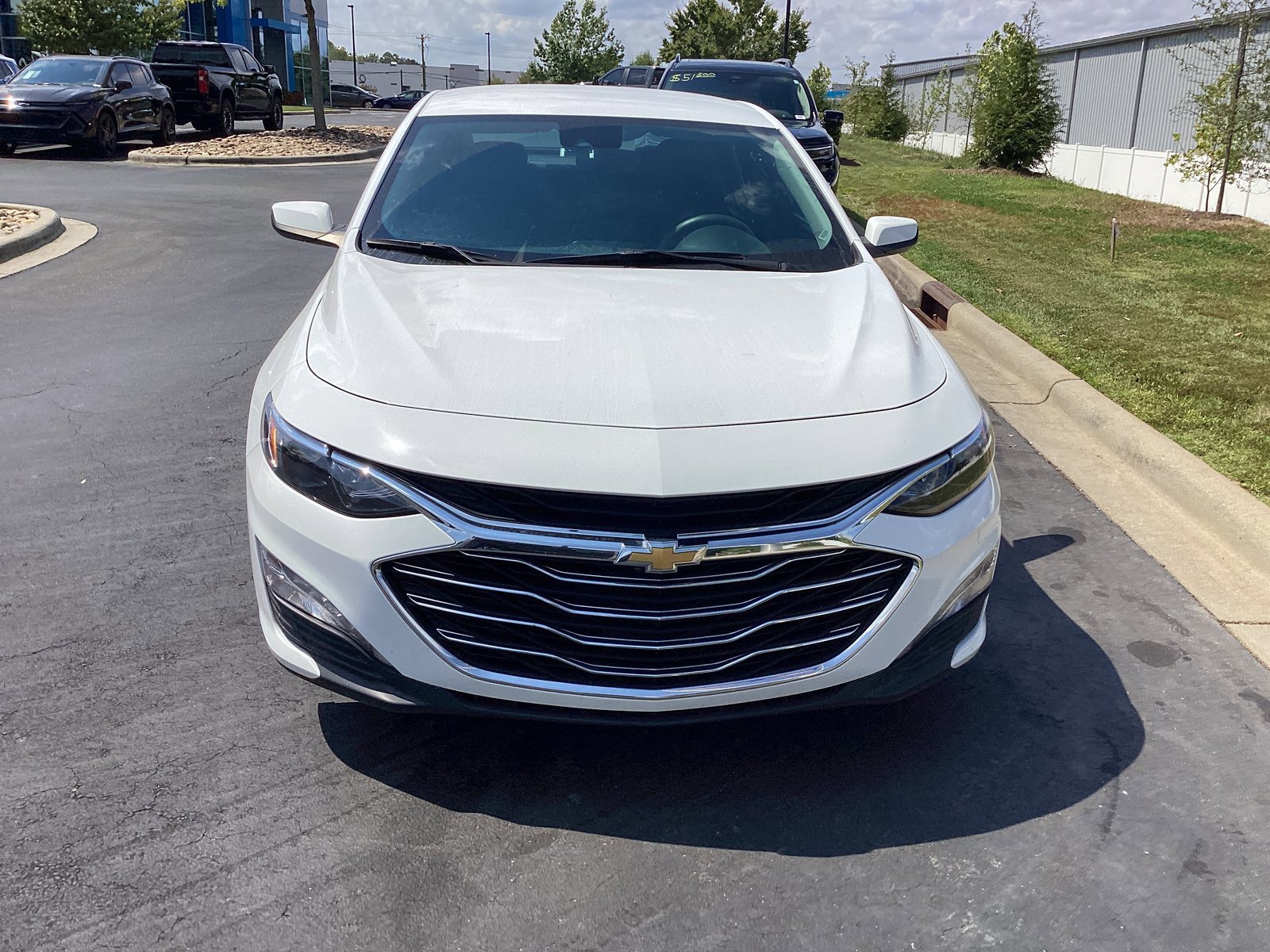 2023 Chevrolet Malibu 1LT photo 3