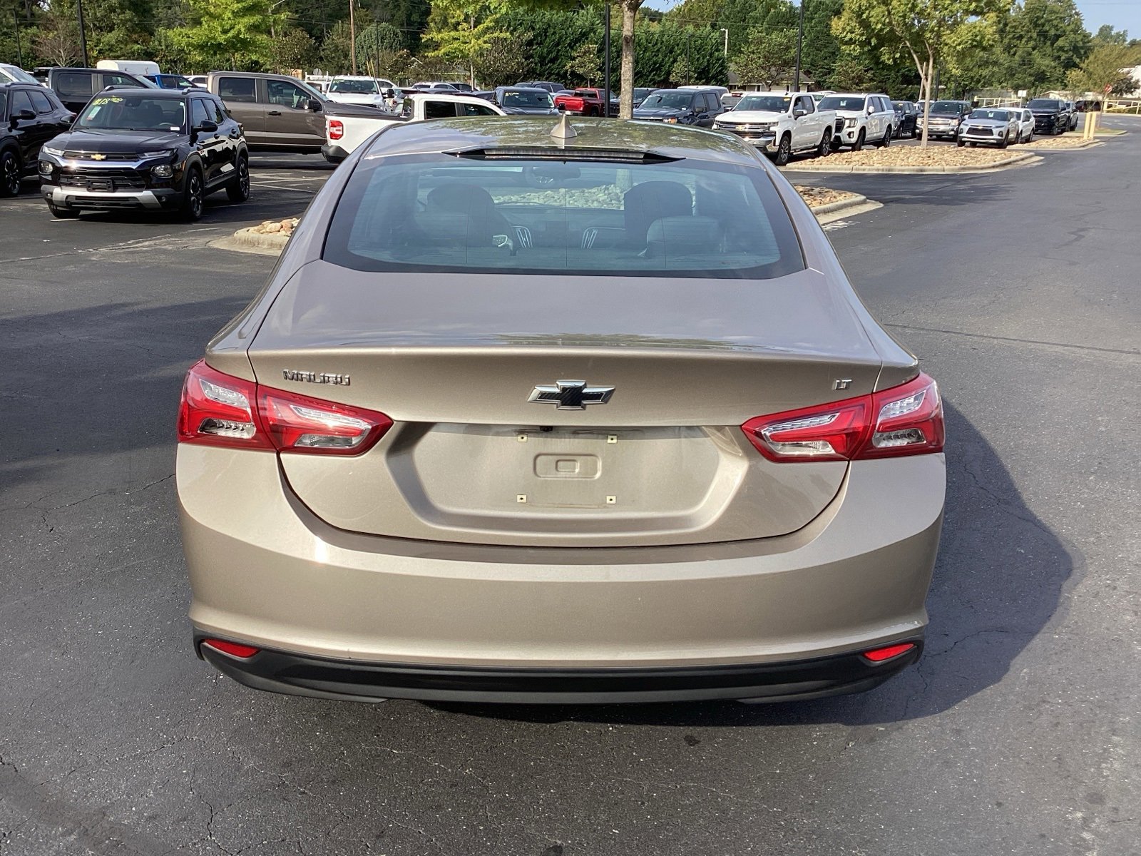 2022 Chevrolet Malibu 1LT photo 2