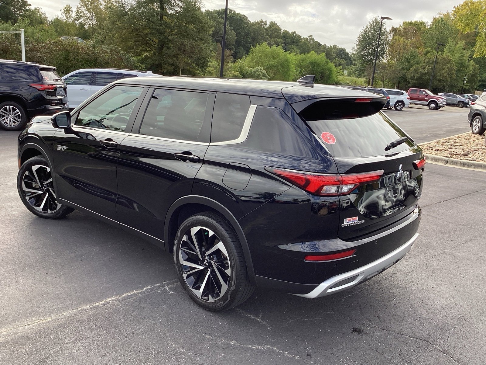 2023 Mitsubishi Outlander SE Ralliart photo 2