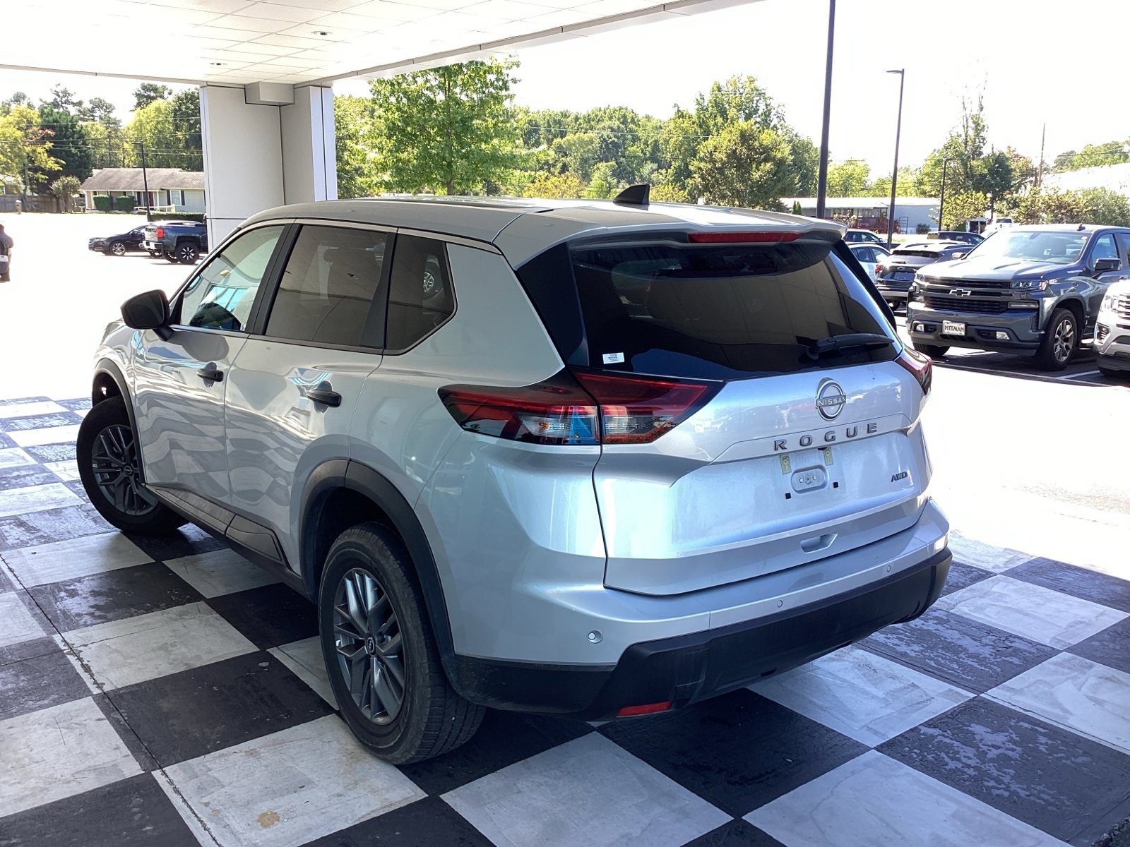 2024 Nissan Rogue S photo 2