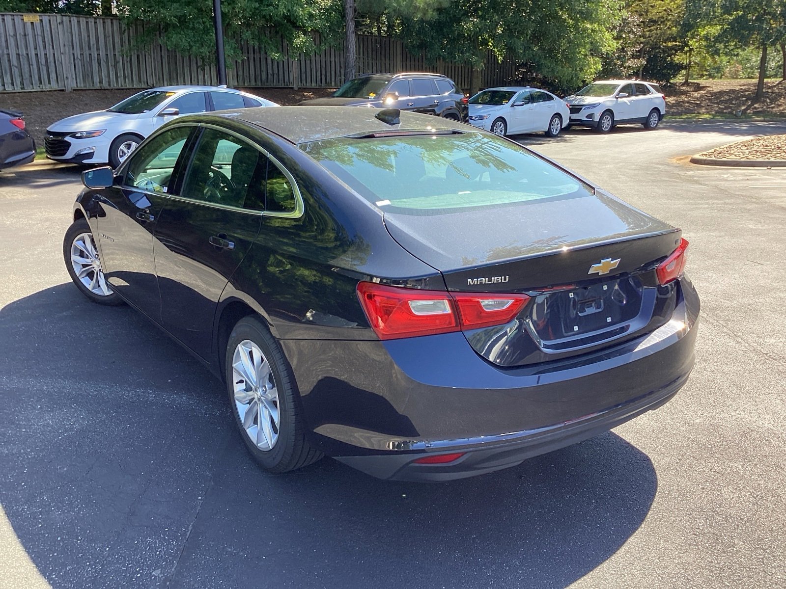 2023 Chevrolet Malibu 1LT photo 2