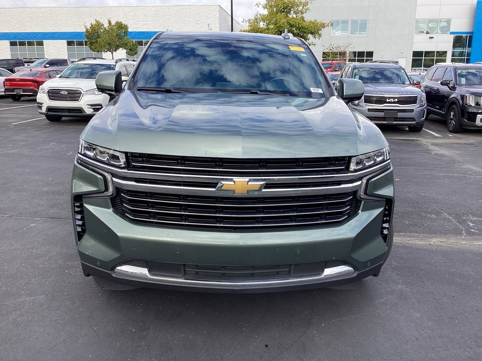 2023 Chevrolet Suburban LT photo 3