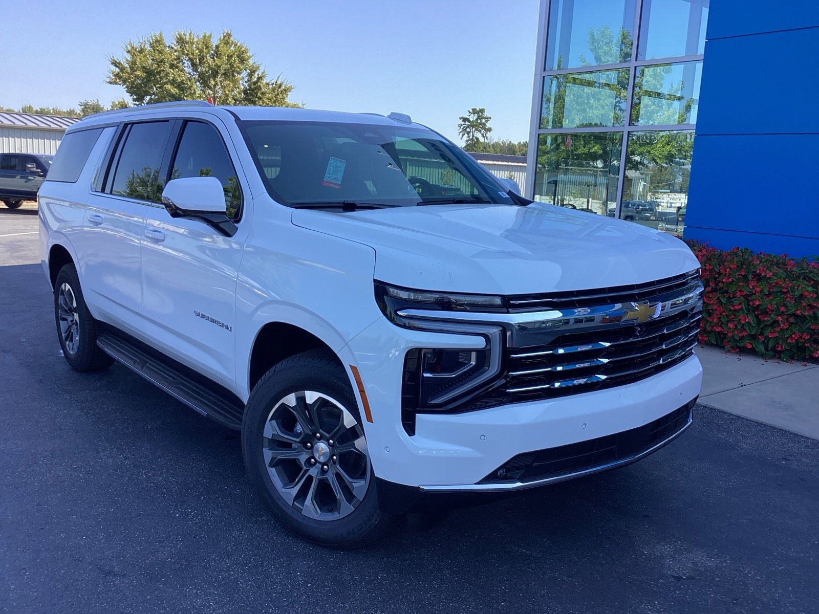 2026 Chevrolet Suburban LT's photo