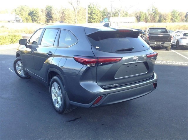2023 Toyota Highlander L photo 2
