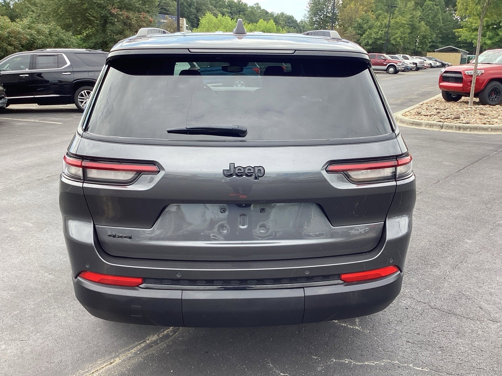 2024 Jeep Grand Cherokee Altitude photo 3