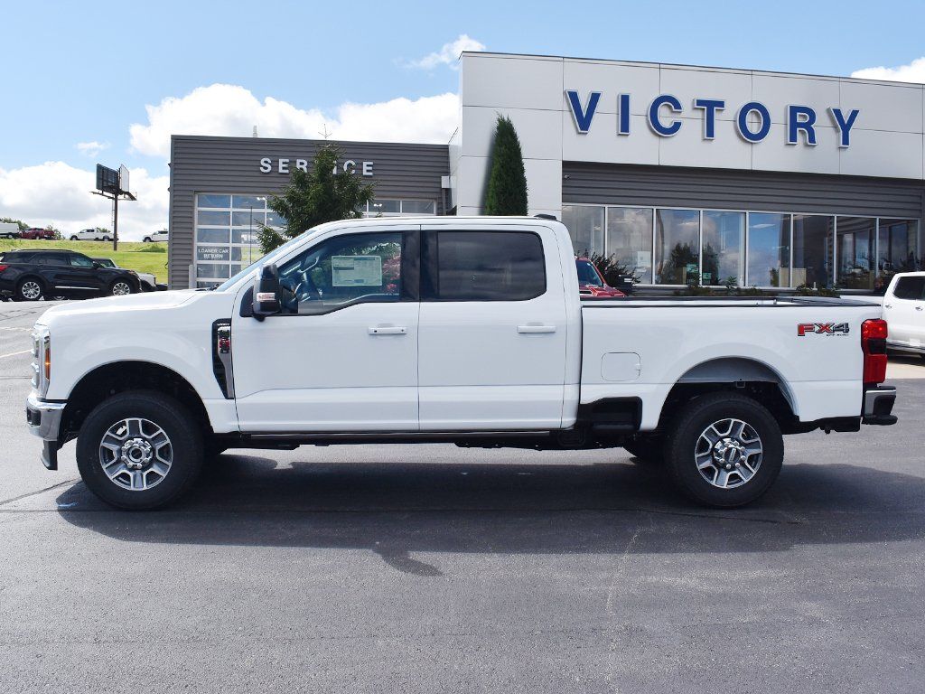 2026 Ford F-350 Super Duty Lariat - Photo 2