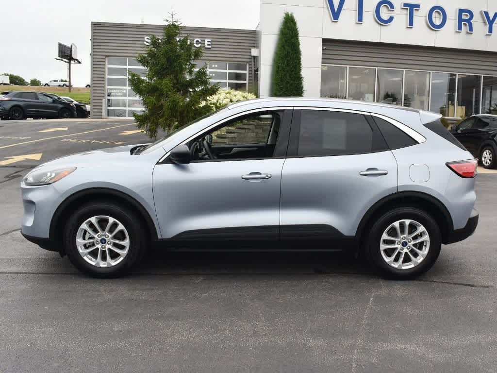 Used 2022 Ford Escape SE with VIN 1FMCU9G68NUB96099 for sale in Dyersville, IA