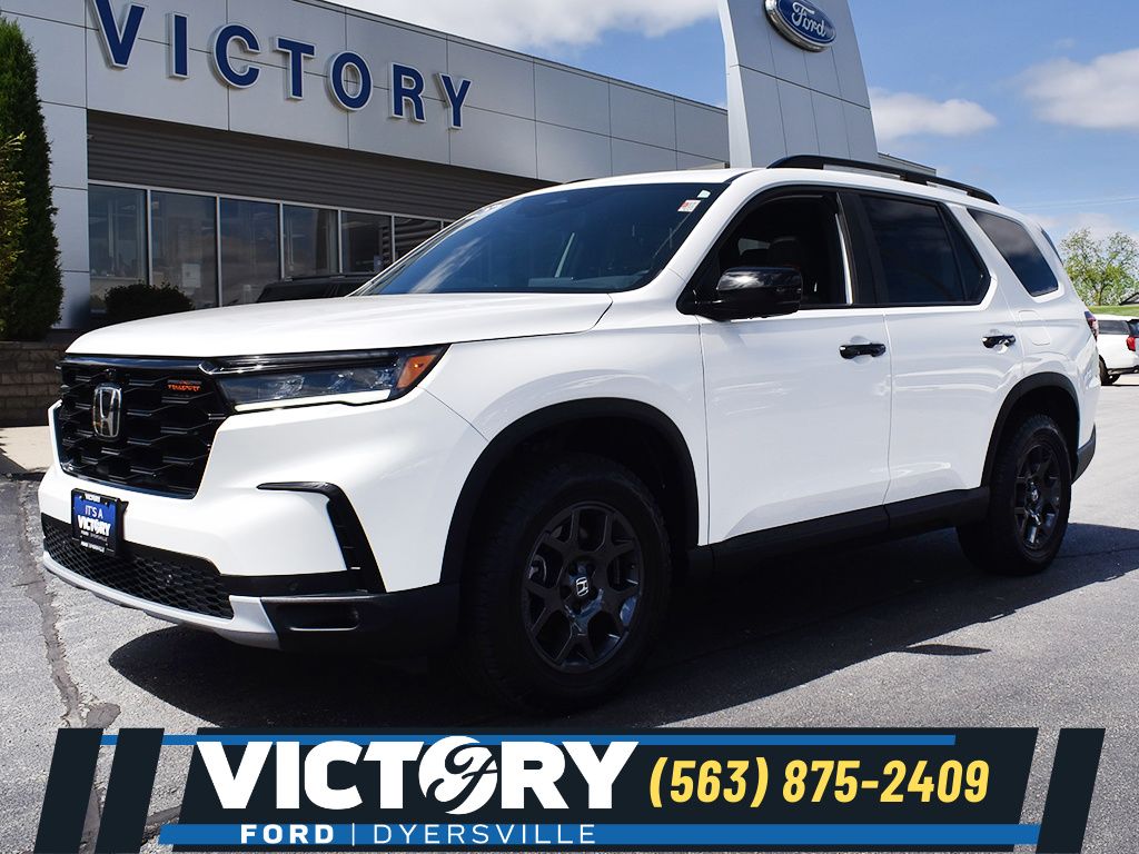 2025 Honda Pilot TrailSport AWD's photo