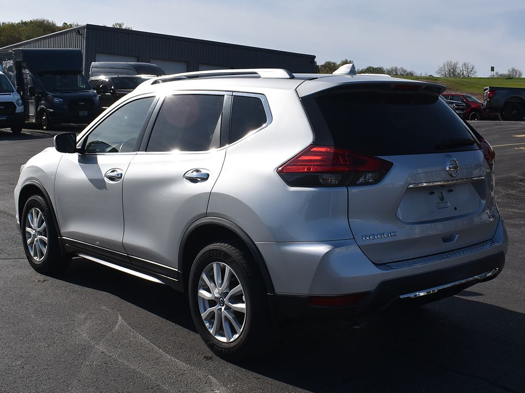 Used 2017 Nissan Rogue SV with VIN KNMAT2MV9HP599965 for sale in Dyersville, IA