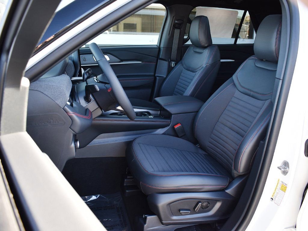 2026 Ford Explorer ST-Line photo 4