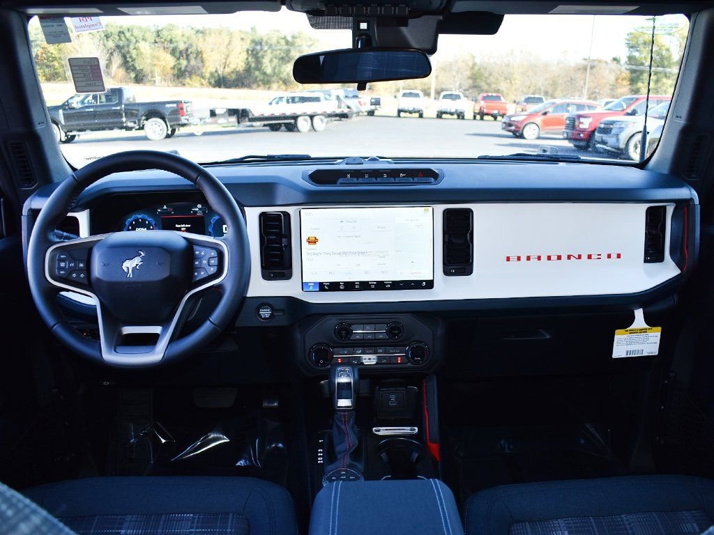 2025 Ford Bronco Heritage First Edition photo 3