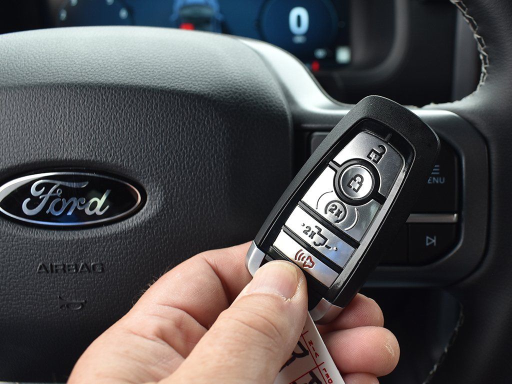 2025 Ford F-150 XLT - Photo 12