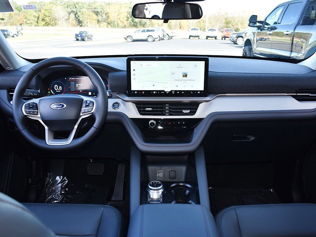 2026 Ford Explorer photo 3