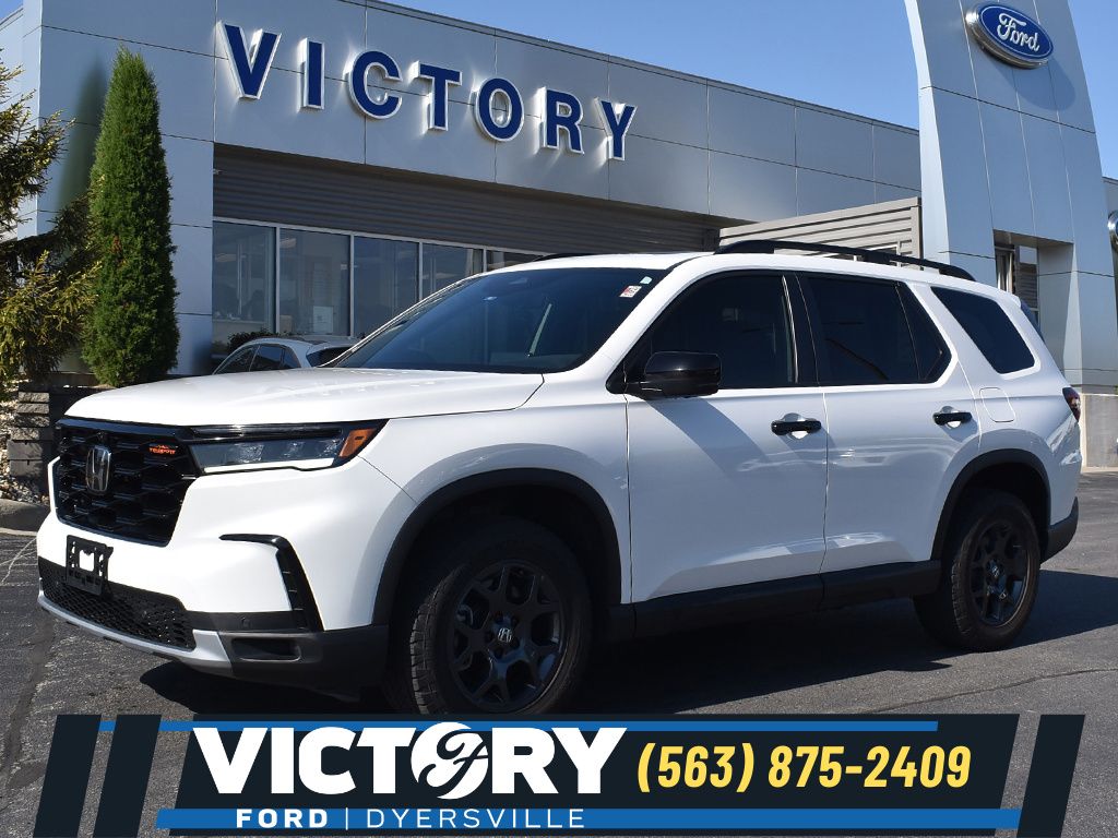 2025 Honda Pilot TrailSport AWD's photo