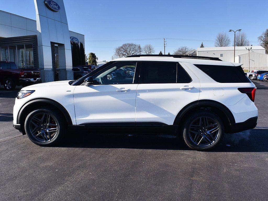 2026 Ford Explorer ST-Line photo 2