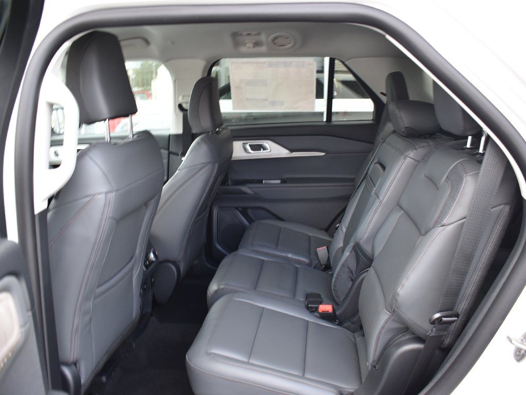 2026 Ford Explorer Active - Photo 6