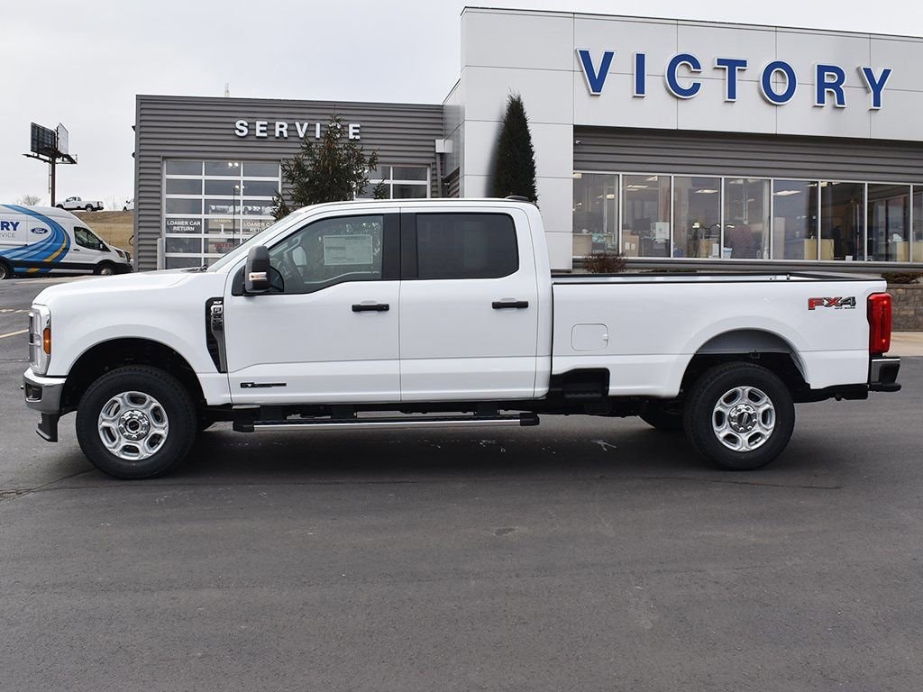 New 2025 Ford F-250 Truck Crew Cab