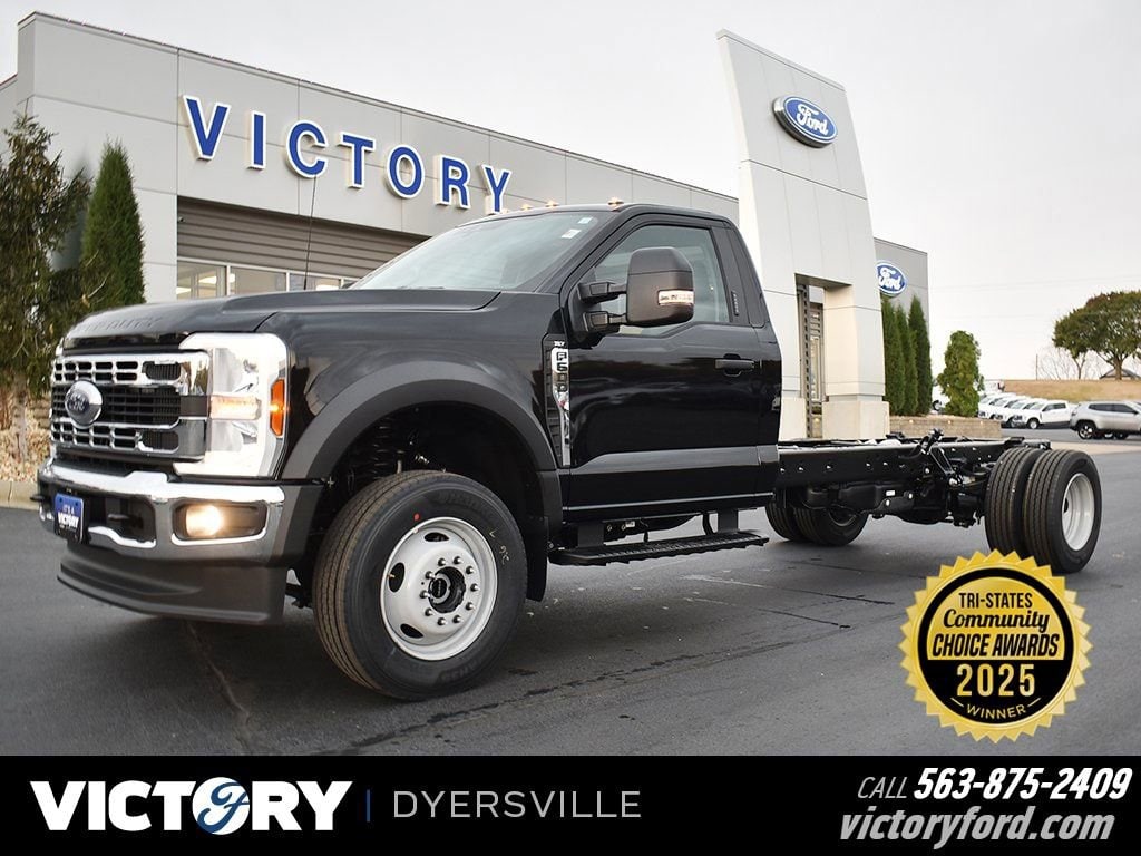 2024 Ford F-600 Super Duty Chassis Cab XLT's photo