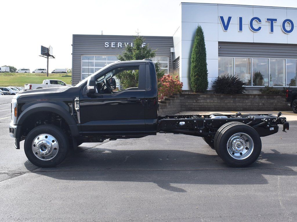 2026 Ford F-600 Super Duty Chassis Cab XLT - Photo 2