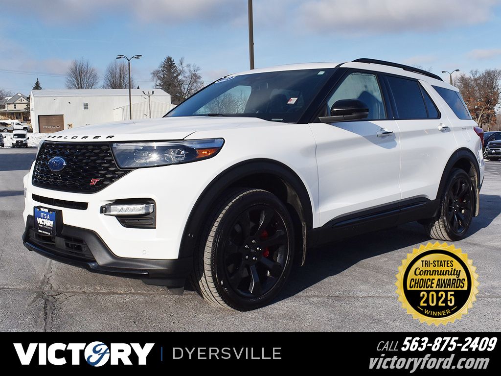 2022 Ford Explorer ST's photo