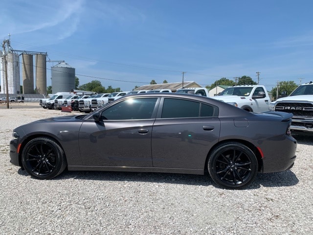 Used 2018 Dodge Charger SXT with VIN 2C3CDXHG0JH164071 for sale in Carlinville, IL