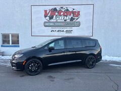 2026 Chrysler Pacifica LIMITED Passenger Van