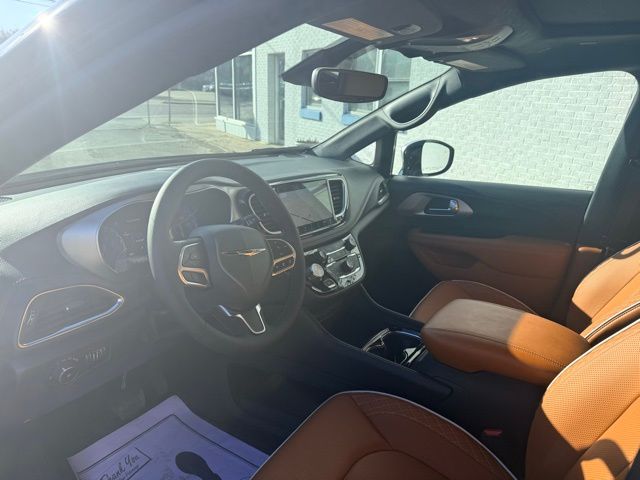 2026 Chrysler Pacifica Pinnacle - Photo 13