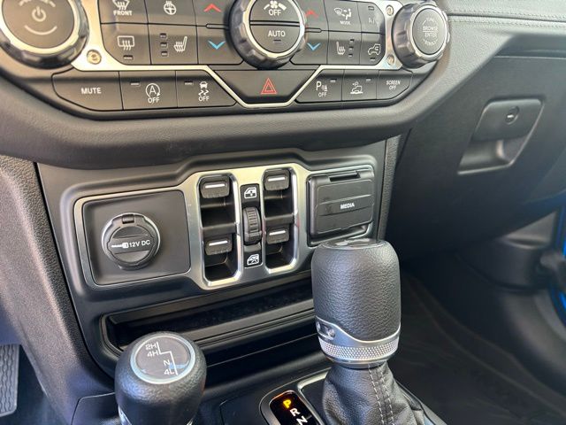 2025 Jeep Wrangler 4-Door Sahara - Photo 18