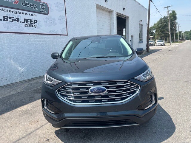 2022 Ford Edge SEL photo 2