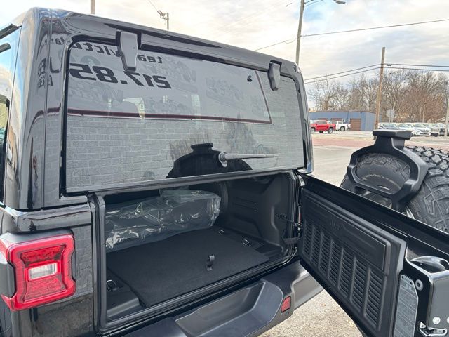 2025 Jeep Wrangler 4-Door Sahara - Photo 24