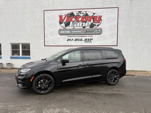 2026 Chrysler Pacifica Limited's photo