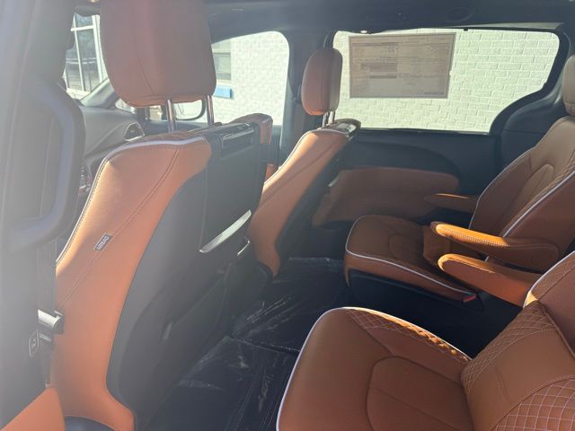 2026 Chrysler Pacifica Pinnacle - Photo 17