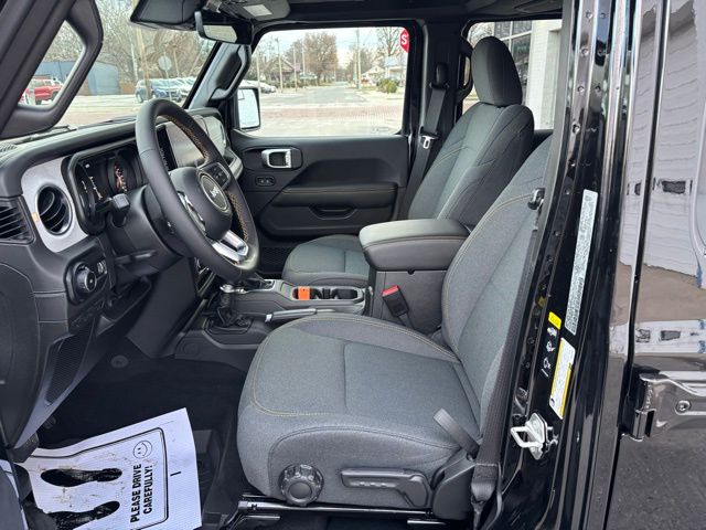 2025 Jeep Wrangler 4-Door Sahara - Photo 20