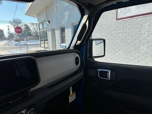 2025 Jeep Wrangler 4-Door Sahara - Photo 20