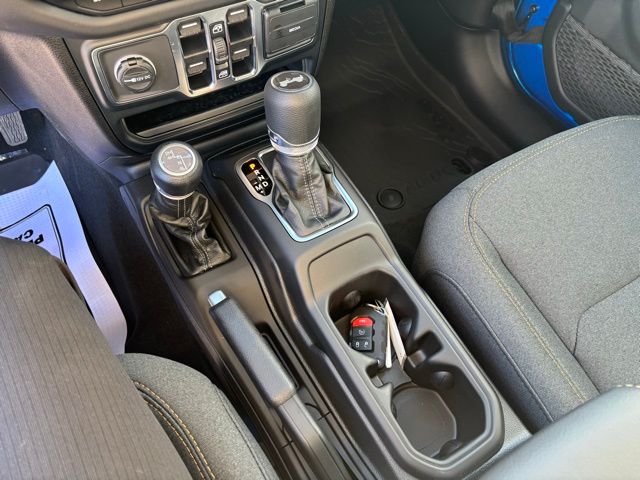 2025 Jeep Wrangler 4-Door Sahara - Photo 19