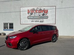 2026 Chrysler Pacifica SELECT Passenger Van