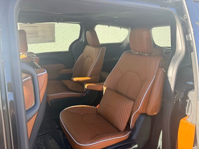 2026 Chrysler Pacifica Pinnacle - Photo 15