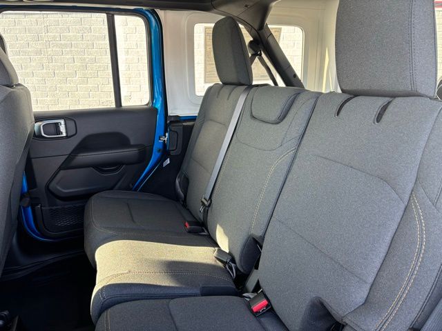 2025 Jeep Wrangler 4-Door Sahara - Photo 24