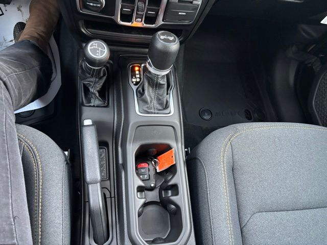 2025 Jeep Wrangler 4-Door Sahara - Photo 18