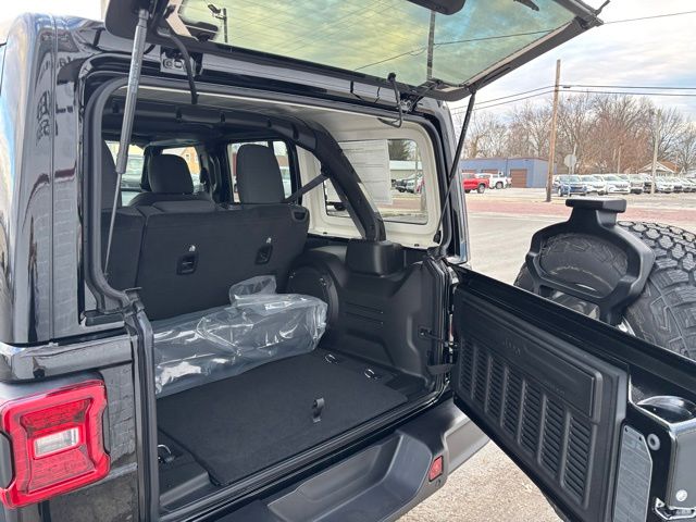 2025 Jeep Wrangler 4-Door Sahara - Photo 25