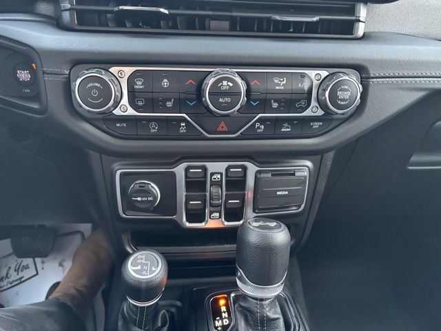 2025 Jeep Wrangler 4-Door Sahara - Photo 17