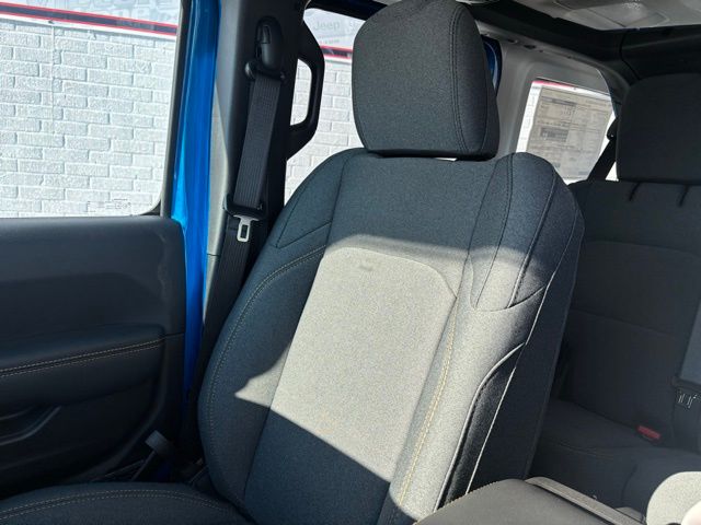 2025 Jeep Wrangler 4-Door Sahara - Photo 21