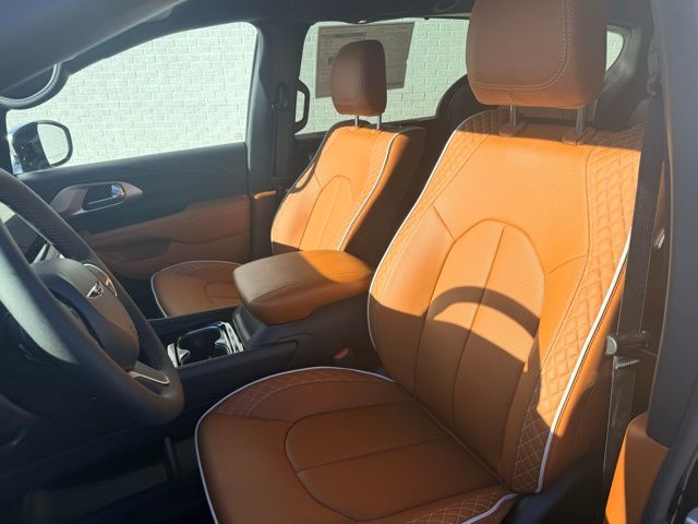 2026 Chrysler Pacifica Pinnacle - Photo 14