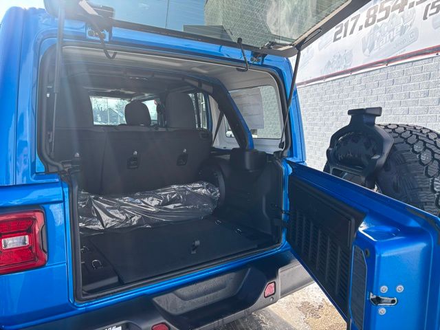 2025 Jeep Wrangler 4-Door Sahara - Photo 25