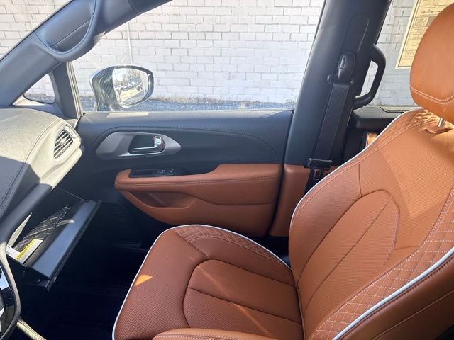 2026 Chrysler Pacifica Pinnacle - Photo 37