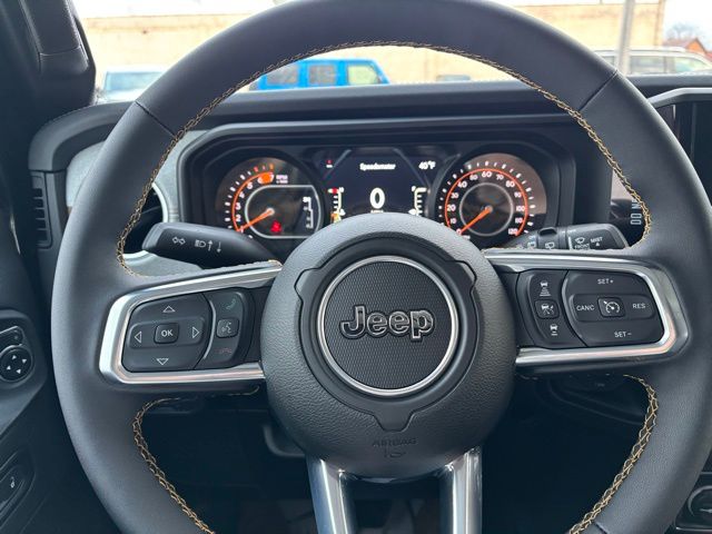 2025 Jeep Wrangler 4-Door Sahara - Photo 15