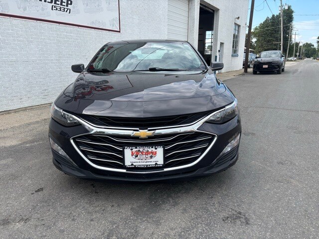 2023 Chevrolet Malibu 1LT photo 2