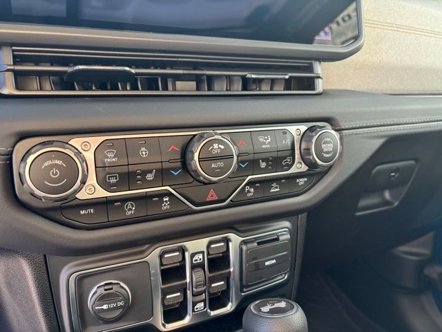 2025 Jeep Wrangler 4-Door Sahara - Photo 17
