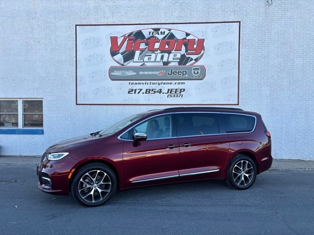 2022 Chrysler Pacifica Limited's photo