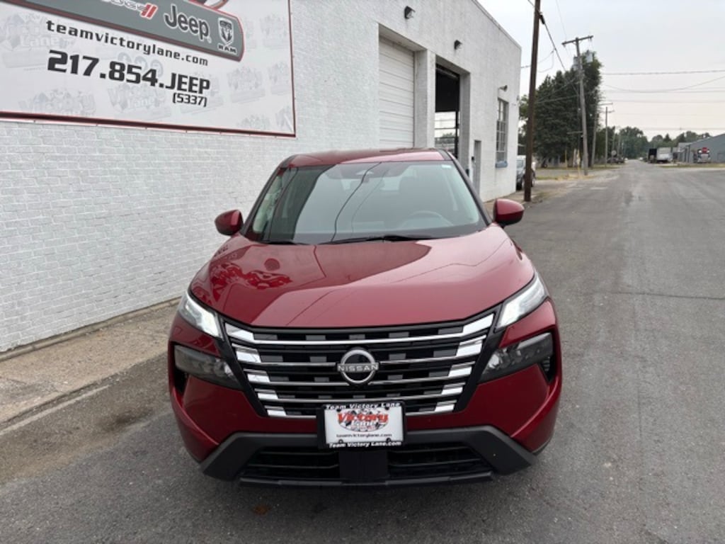 Used 2024 Nissan Rogue SV SUV